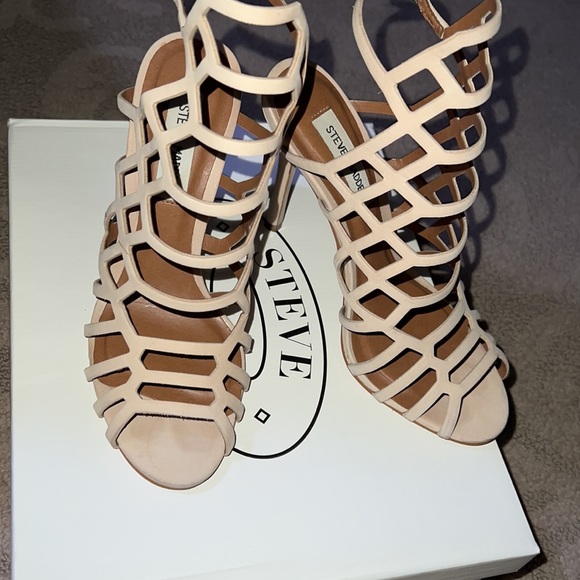 Heels - Picture 5 of 5